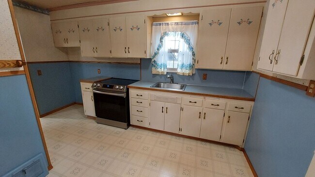 Building Photo - Classic North Everett 2 bed 1 bath home w/...