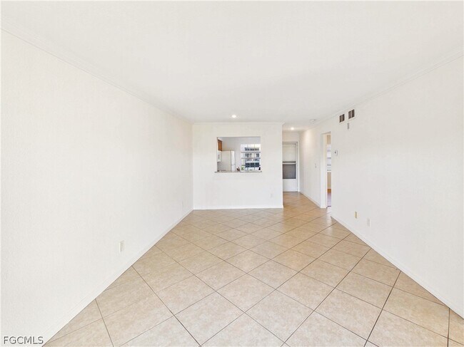 Foto del edificio - 6300 South Pointe Blvd
