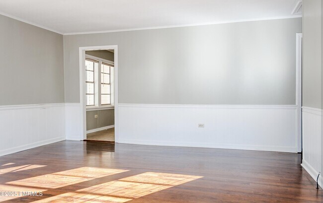 Building Photo - 104 Bingham Ave