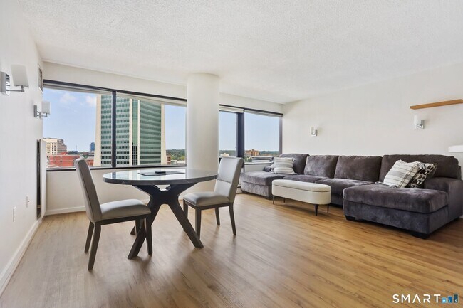 Foto del edificio - 127 Greyrock Pl