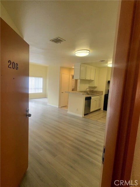 Foto principal - 5060 Kester Ave