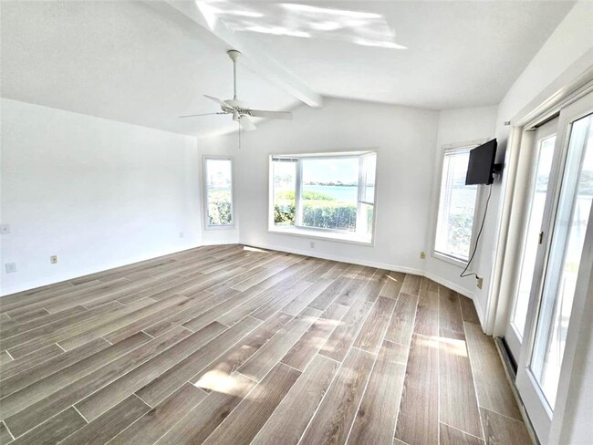 Building Photo - 502 Palm Dr