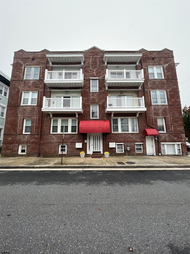 Primary Photo - 2 S Montgomery Ave