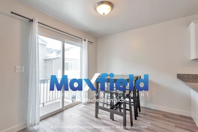 Foto del edificio - Pet Friendly - Draper Townhome 3 BD 3 BA 2...