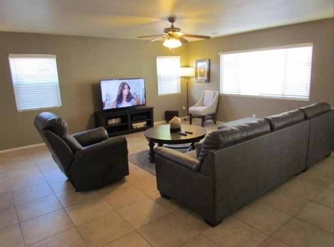 Foto del edificio - 4 Bed Home in Coachella