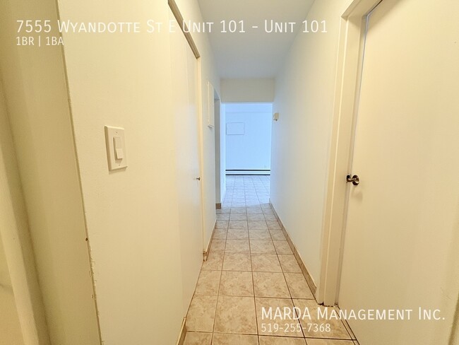 Photo du bâtiment - NEWLY RENOVATED 1-BEDROOM/1-BATH APARTMENT...