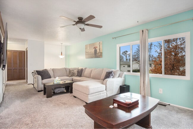 Building Photo - 9650 Sahler St