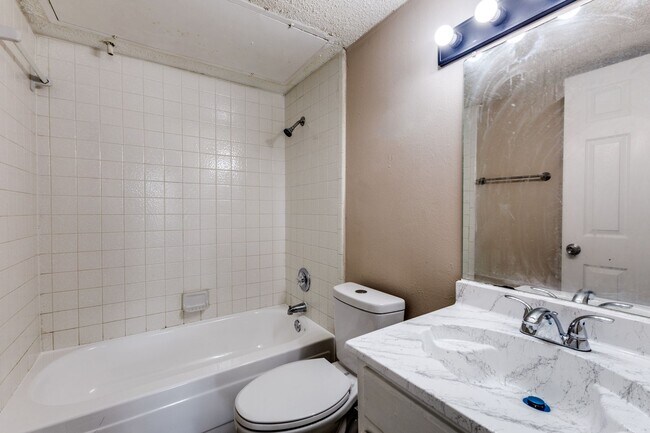 Foto del edificio - 9833 Walnut St