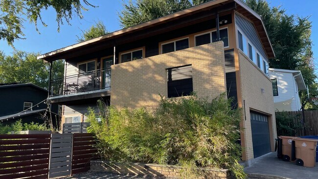 Foto del edificio - 2111 Travis Heights Blvd