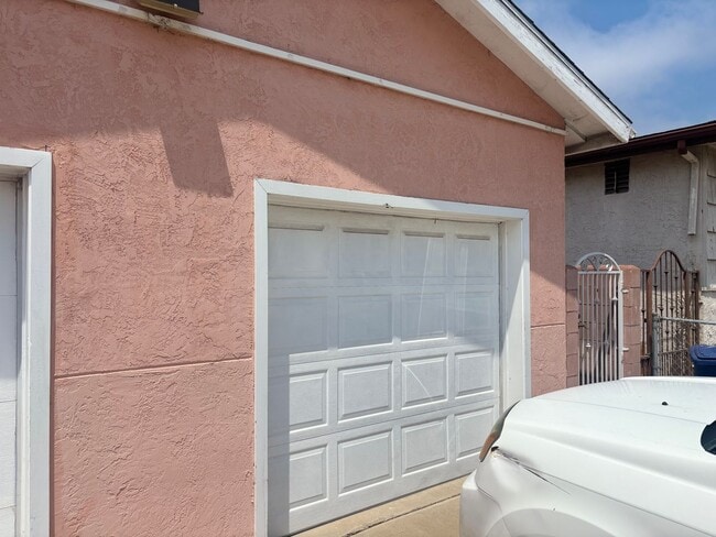 Building Photo - 2 bedrooms duplex in Chula Vista