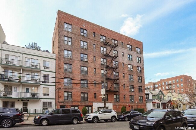 Building Photo - 64-48 Booth St