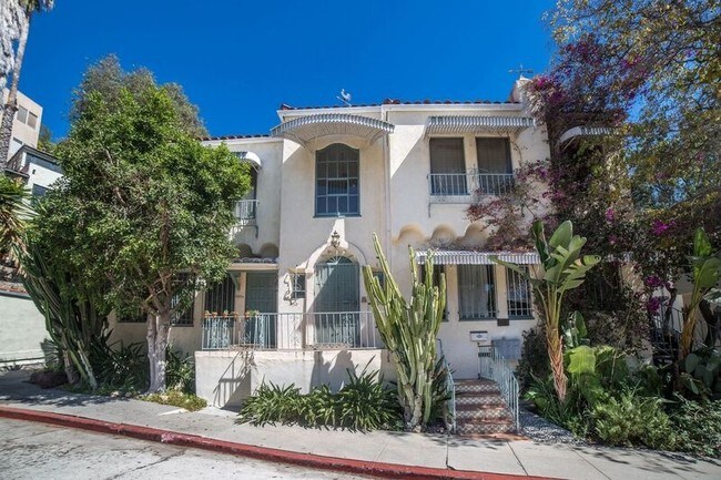 1 - 2166 Beachwood Ter