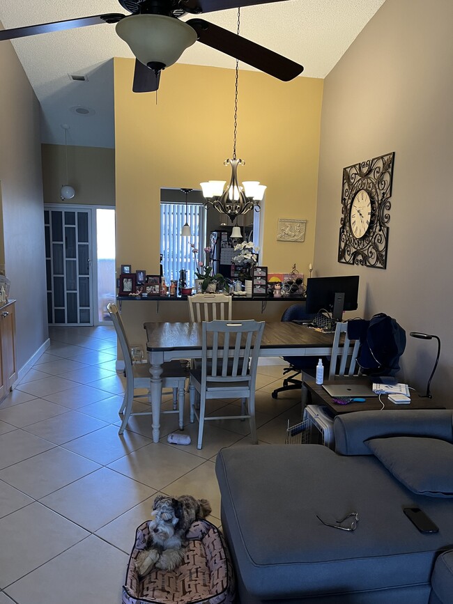 Foto del edificio - 2339 SW 15th St
