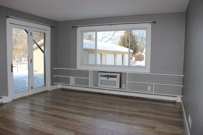 Bright living room with hardwood floors - 2174 Division St