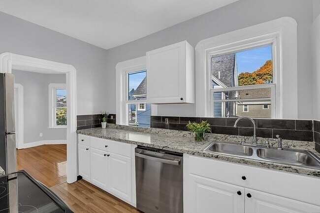 Foto del edificio - 59 Germain Ave