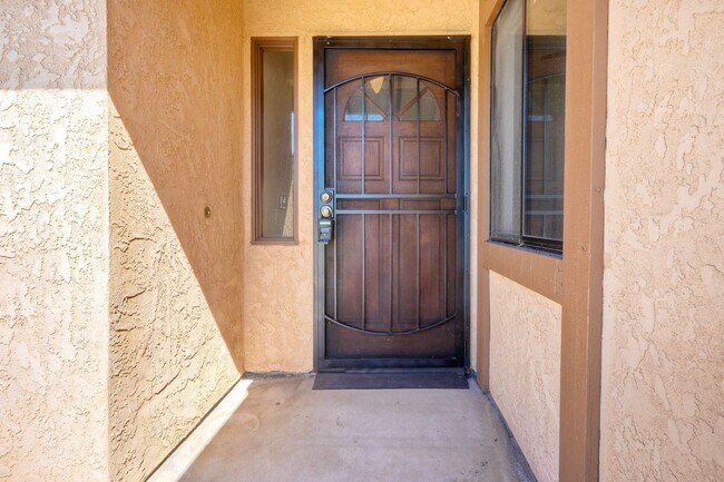 Foto del edificio - Corner Lot 4BR with Vaulted Ceilings & Big Yard