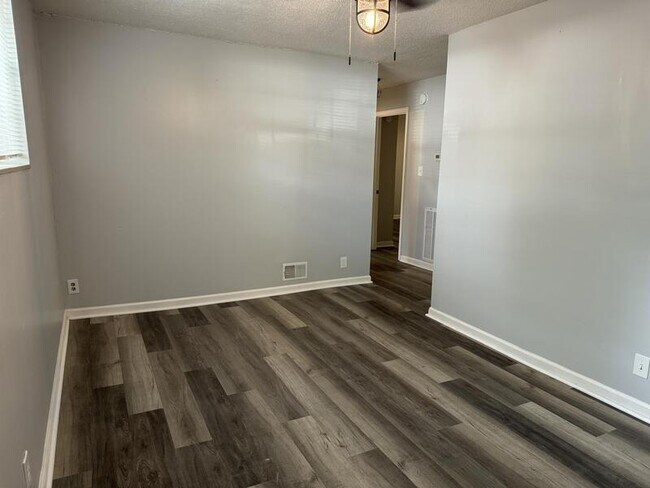 Foto del edificio - 118 Walsh Ln