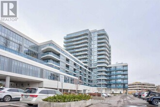 Building Photo - 9471 Yonge St