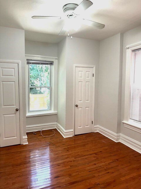 2nd bedroom with closets - 4229 Shenandoah Ave