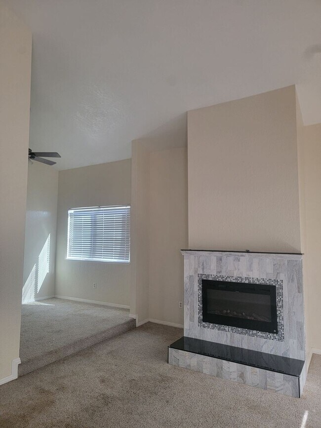 Foto del edificio - 3 Bed / 2 Bath Home with Pool, RV Parking & Private Balcony