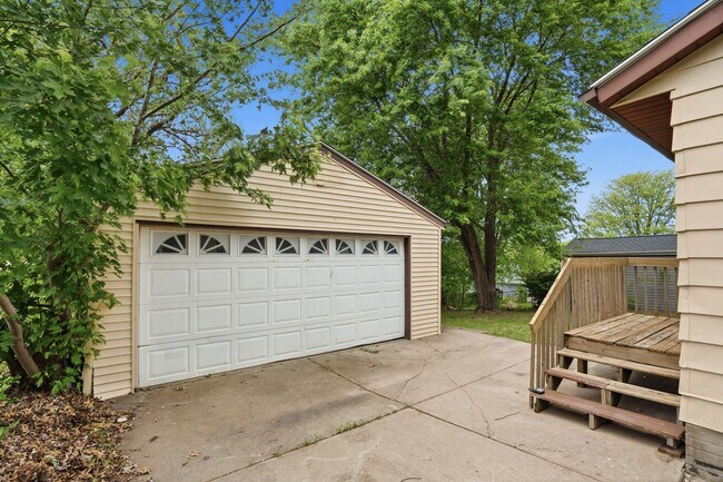 Building Photo - 2603 W 55th St