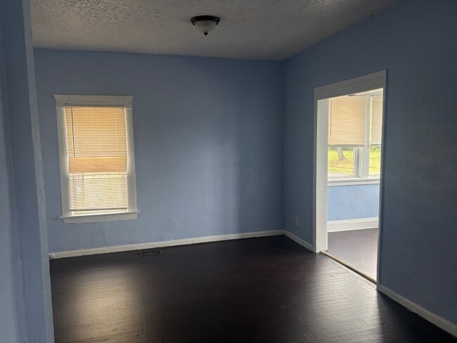 Foto del edificio - 3423 E 126th St