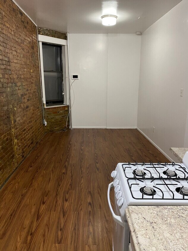 Building Photo - 31 Downing St