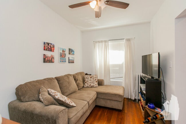 Building Photo - Beautiful Junior One Bedroom in Lincoln Park