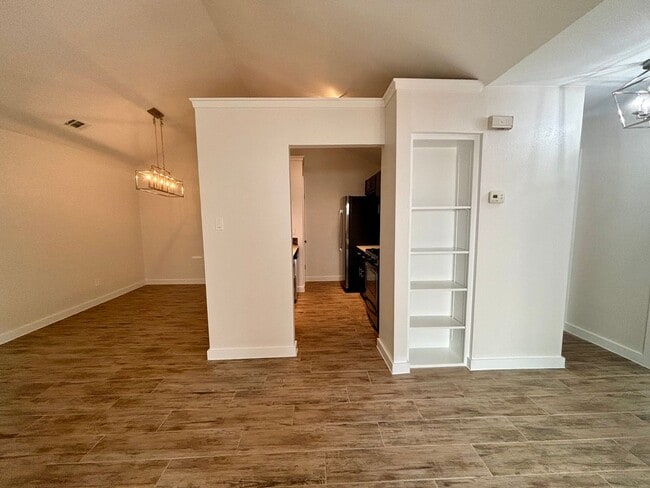 Foto del edificio - Brown Bark