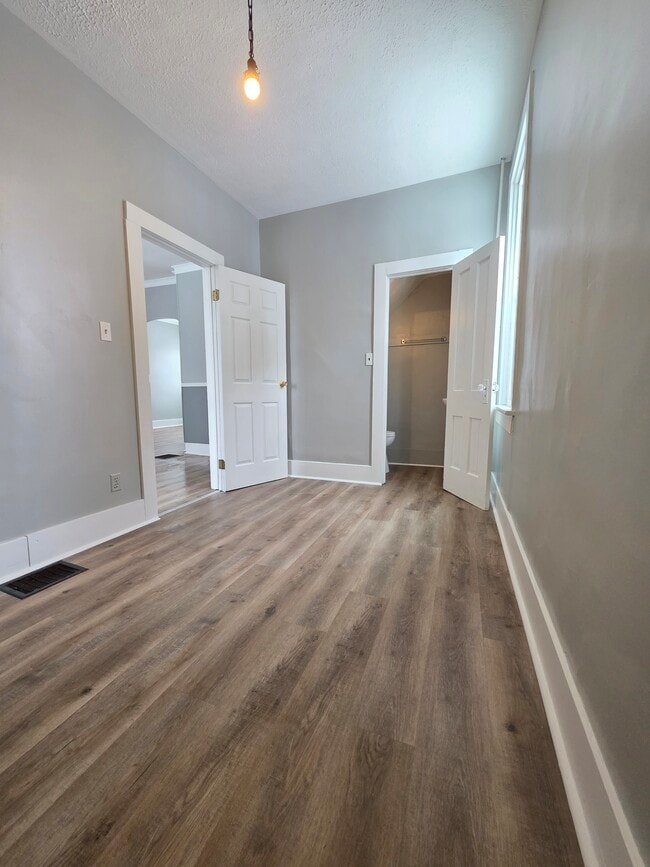 Building Photo - 129 W Perry St