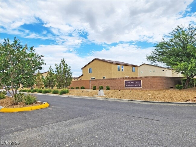 Foto del edificio - 3821 E Weld Ave