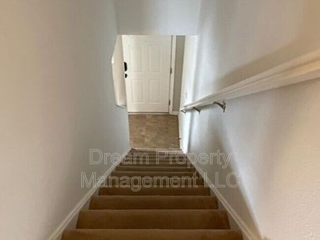 Building Photo - 3057 Armory Dr
