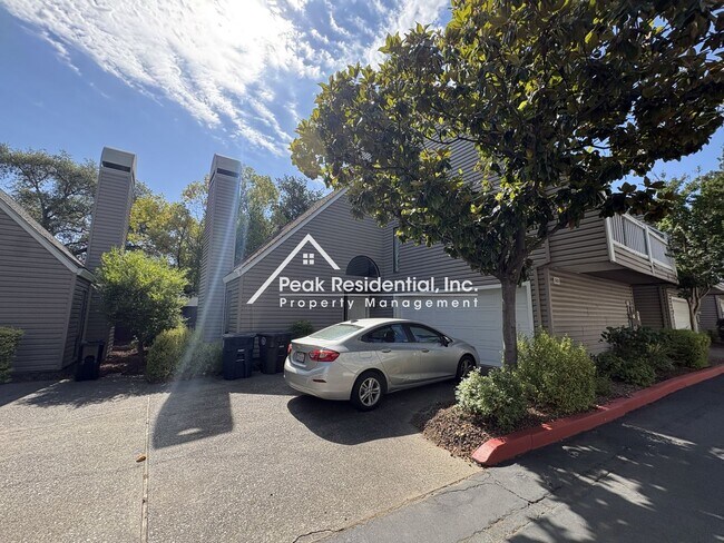 Foto del edificio - Spacious Citrus Heights 3bd/2.5ba Condo!