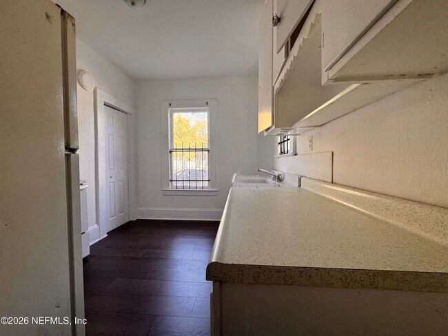 Building Photo - 3728 Silver St