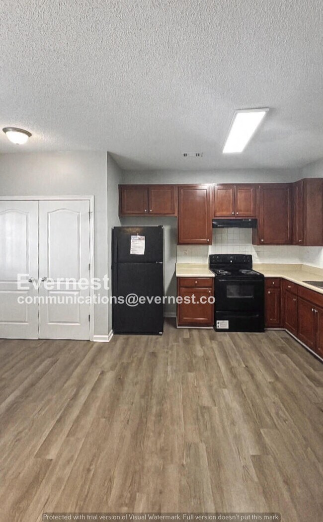 Foto del edificio - 3 Bed, 2.5 Bath Home with Modern Comforts / Pet-Friendly / Available Now!