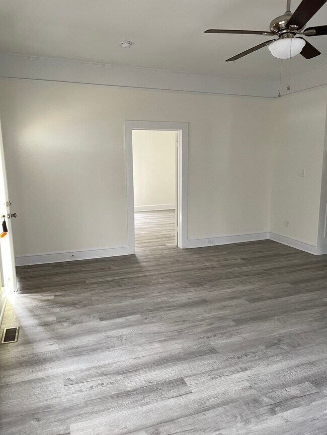 Foto del edificio - 487 Harris St NW