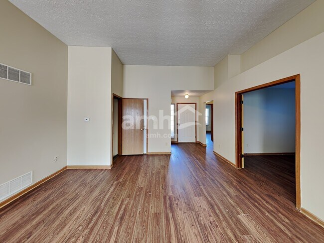 Foto del edificio - 7181 Candlestone Dr