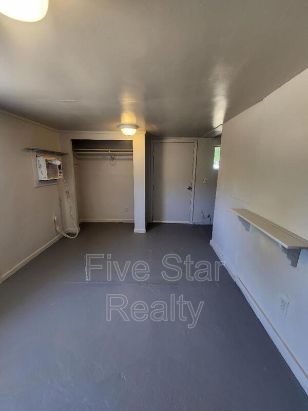 Building Photo - 1570 3rd St