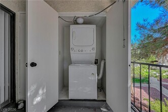 Building Photo - 4730 Nara Vista Way