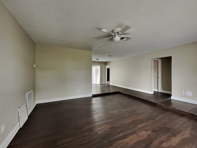 Foto del edificio - 6841 Liberty St