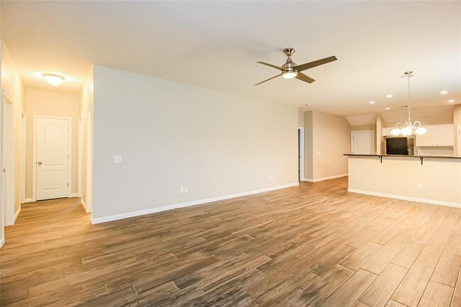 Building Photo - 7108 Meadow Lake Dr