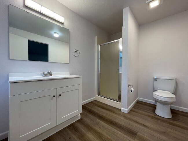 Foto del edificio - Newly Renovated Spacious 3 Bedroom 2 Bathr...