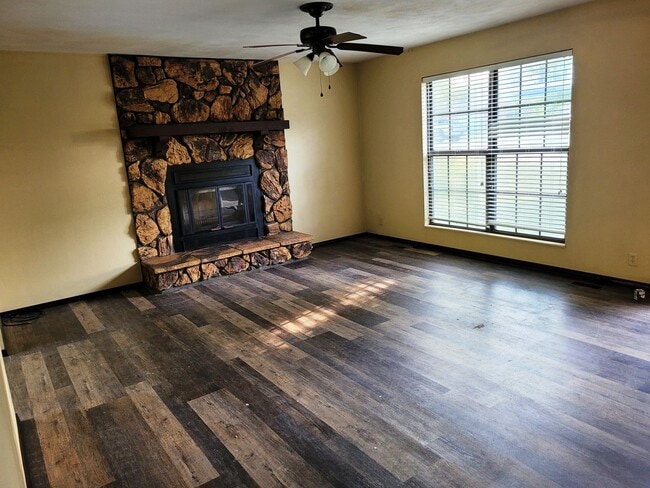 Building Photo - Ready Now--duplex in Shiloh