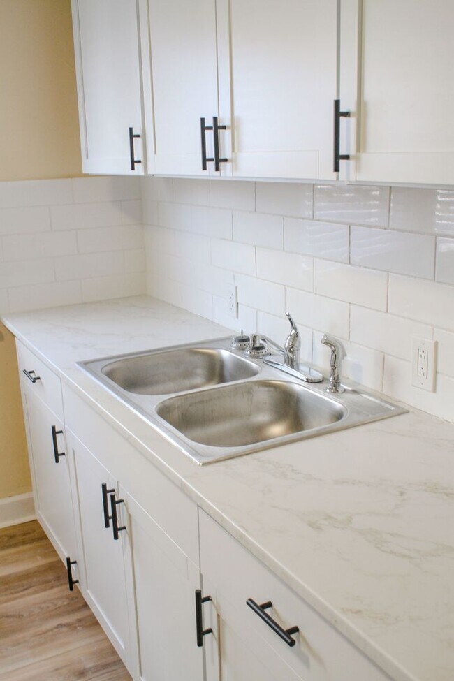 Foto del edificio - 4427 W 49th St