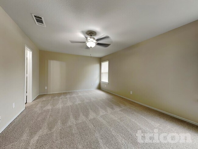 Building Photo - 5423 Sabine Ln