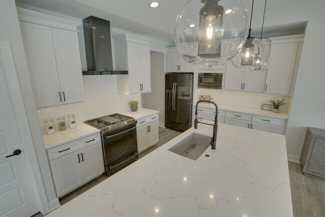 Building Photo - Executive home for rent! Excellent locatio...