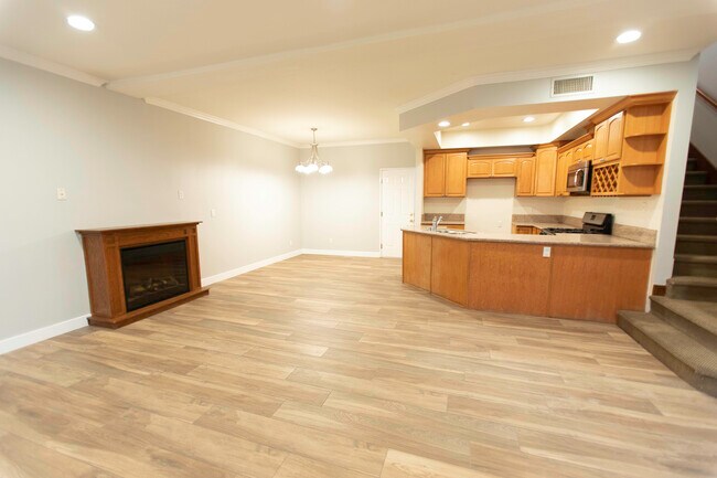 Living room - 8020 Telegraph Rd
