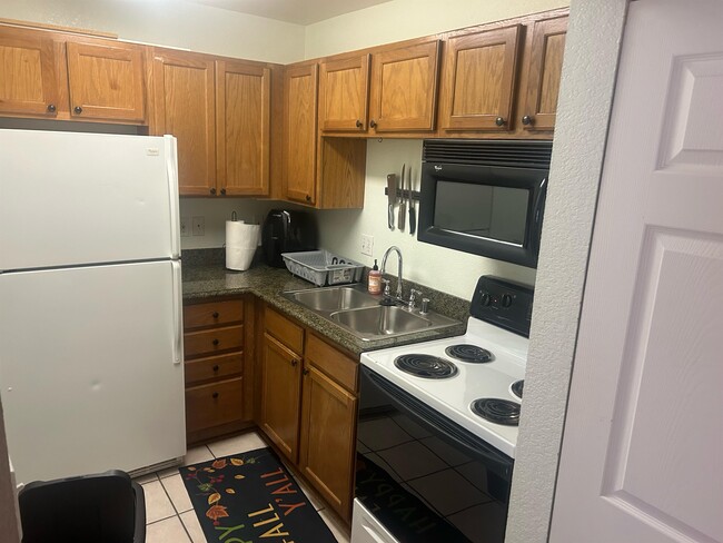 Building Photo - 127 Jules Dr