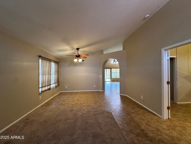 Foto del edificio - 2336 N 123rd Dr