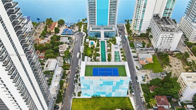 Foto del edificio - 700 NE 26th Terrace